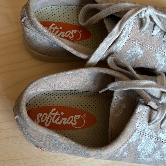 Beautiful, soft Leather sneakers- Softinos brand. Size 40 / US 9. - Picture 5 of 9